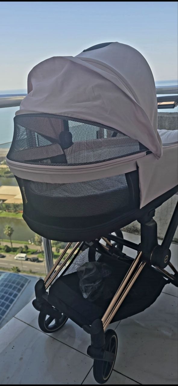 Люлька Cybex Priam 4 премиум-класса с адаптерами и дождевиком