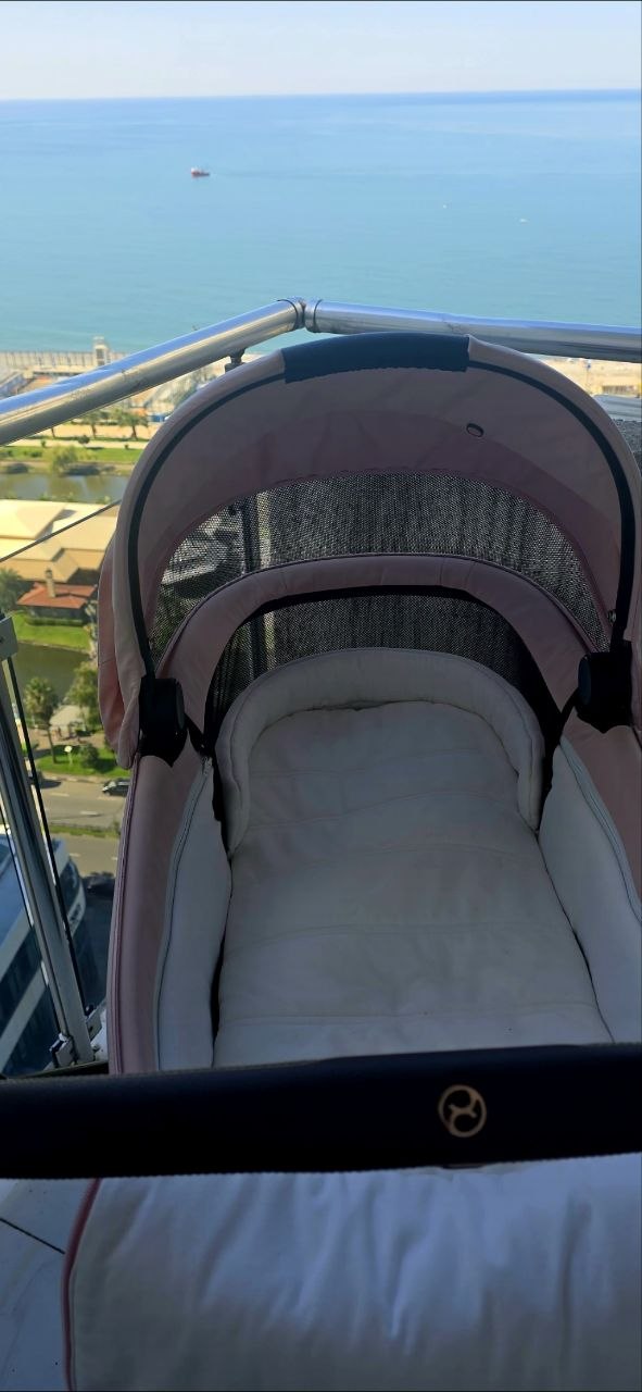 Люлька Cybex Priam 4 премиум-класса с адаптерами и дождевиком