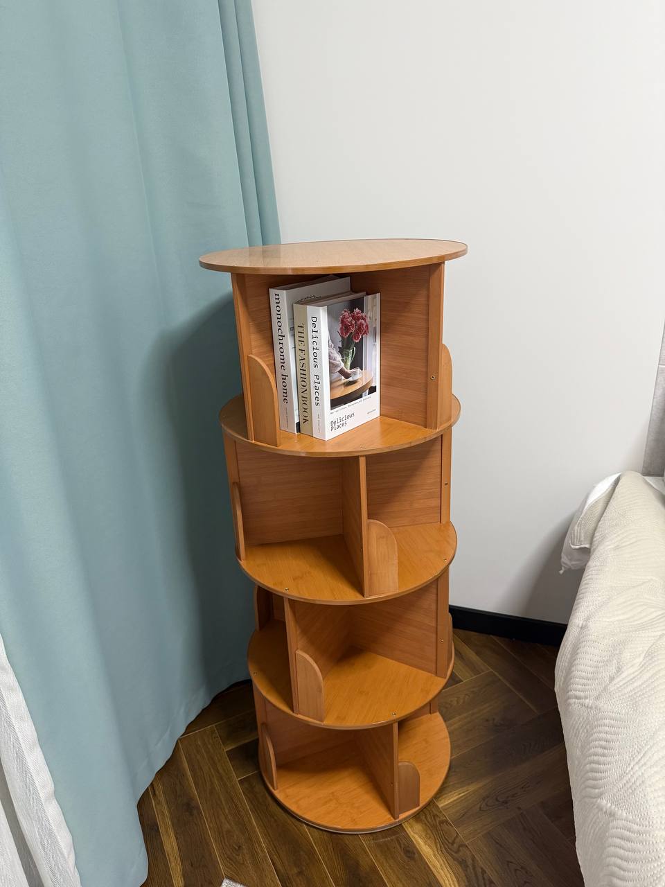 Вращающийся книжный стеллаж