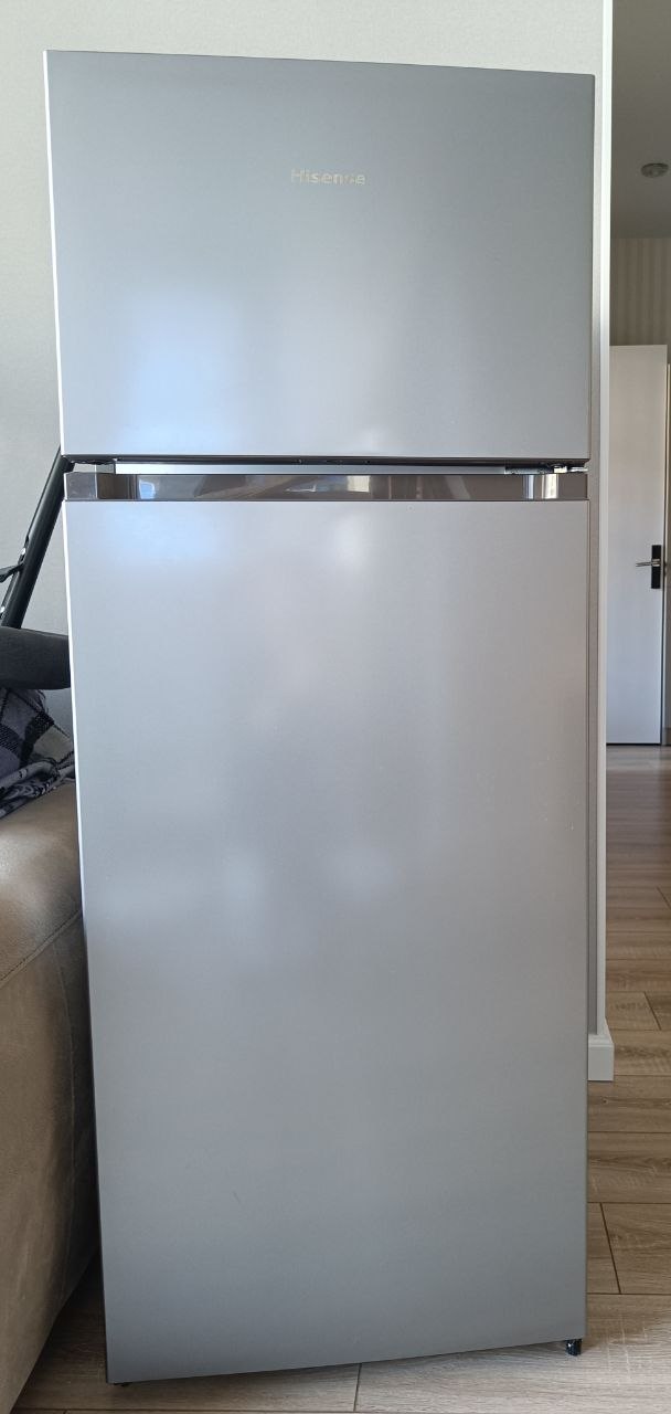 Холодильник Hisense двухкамерный серый