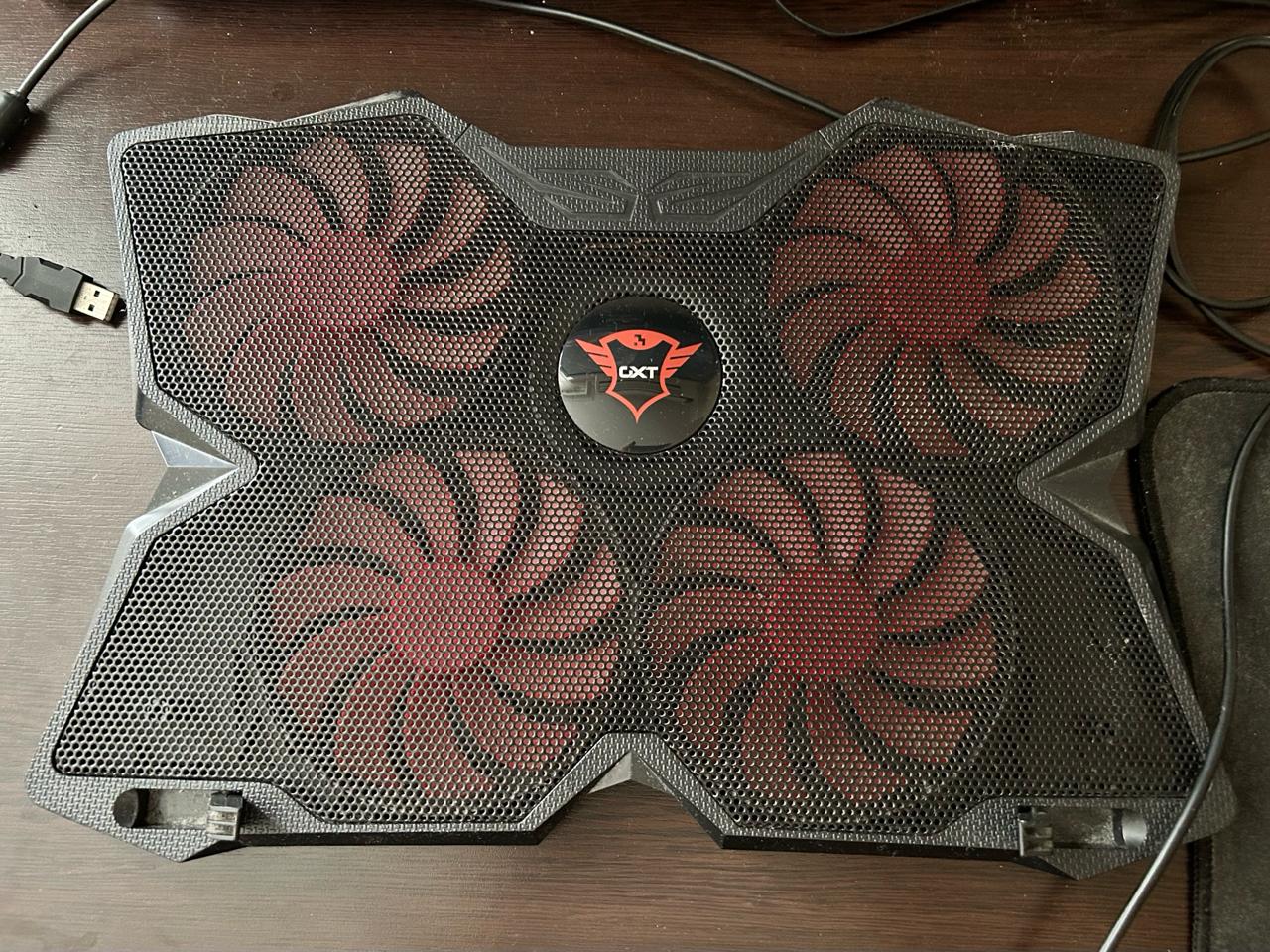 Охлаждающая подставка для ноутбука