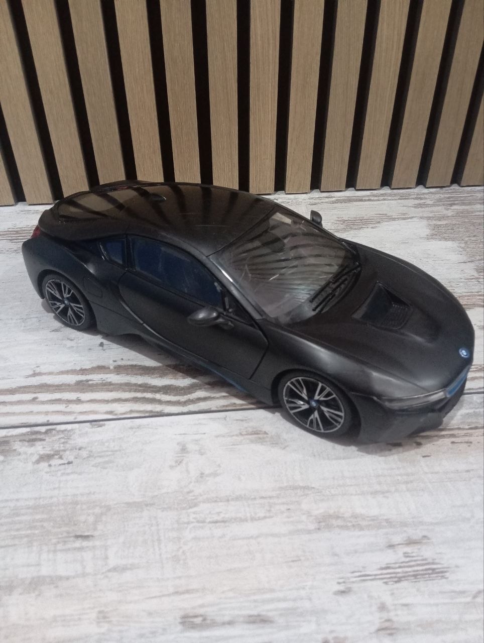 Радиоуправляемая машинка BMW I8 с аккумулятором