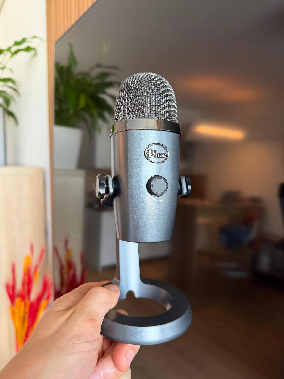 Blue Yeti Nano USB микрофон