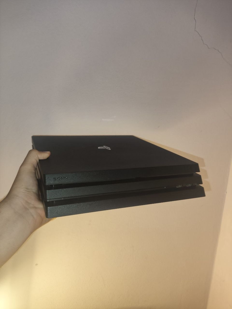 PlayStation 4 Pro с 2 джойстиками и 3 играми