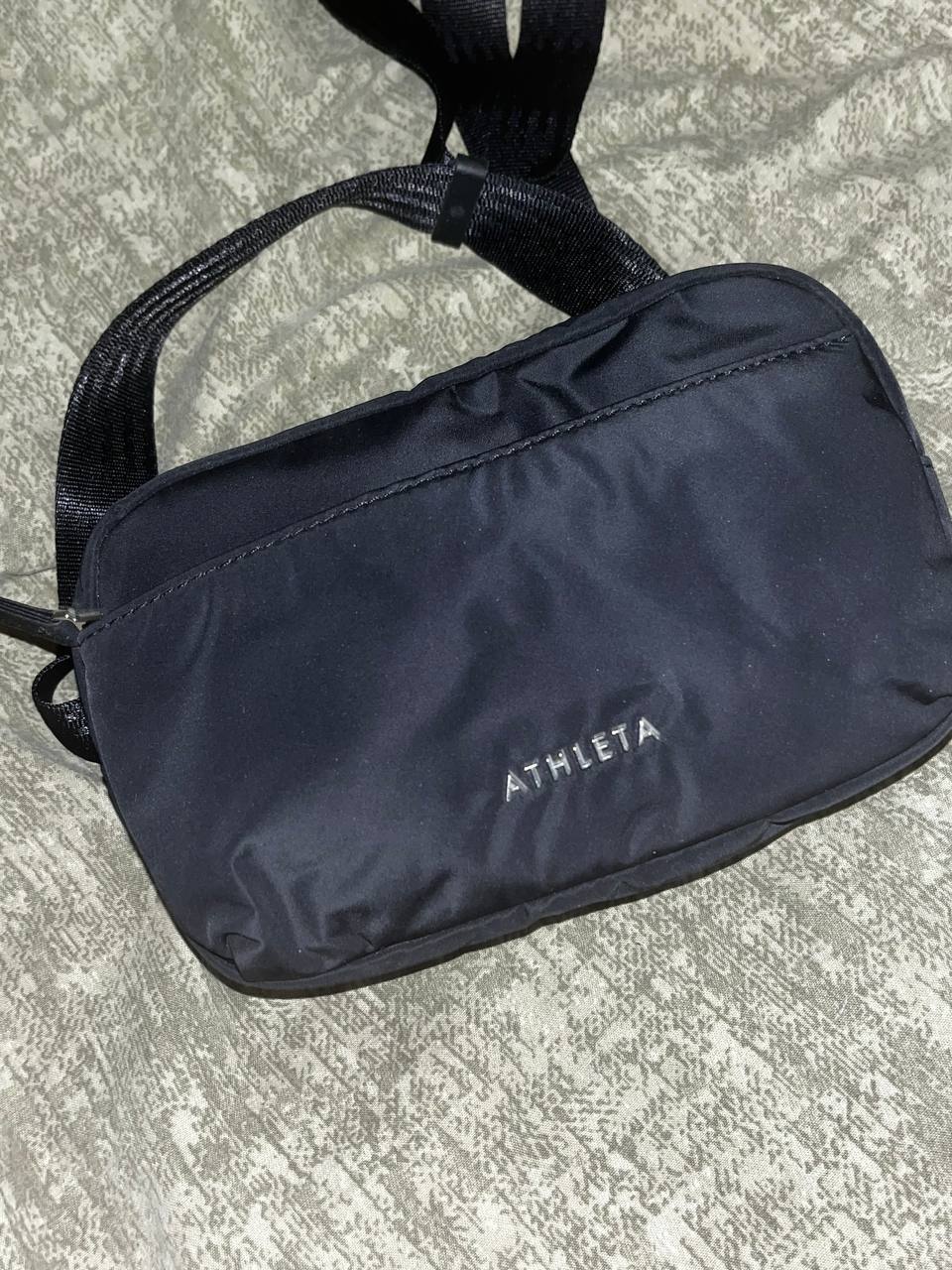 Сумка-бананка Athleta