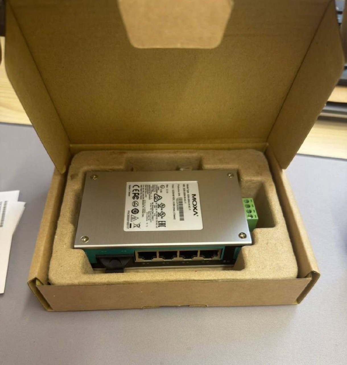 MOXA EDS-205A-M-SC-T промышленный Ethernet-коммутатор