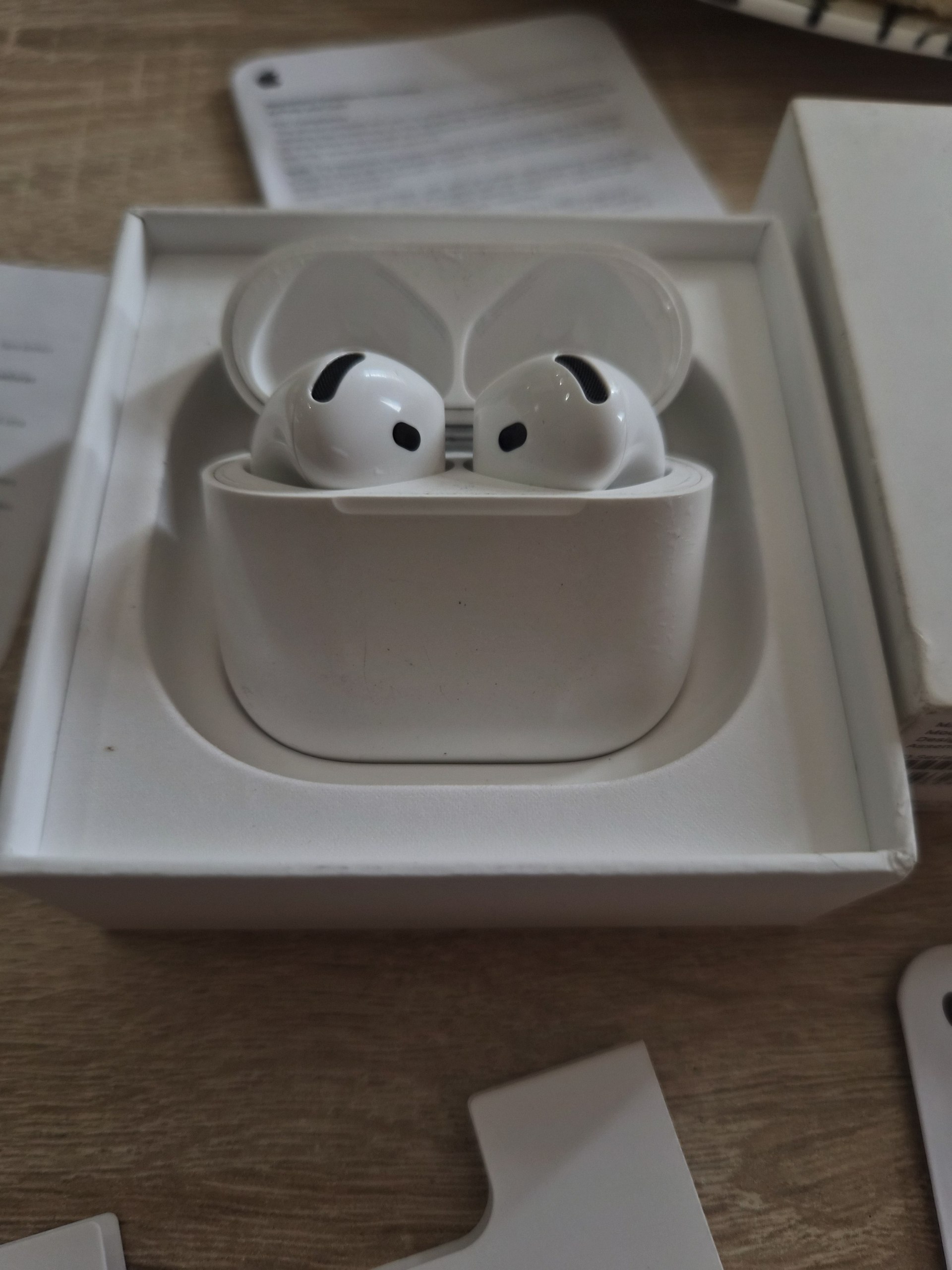 AirPods 4