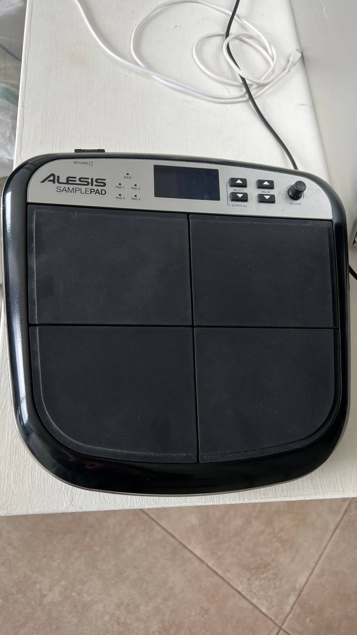 Alesis Sample Pad 4 барабанный сэмплер