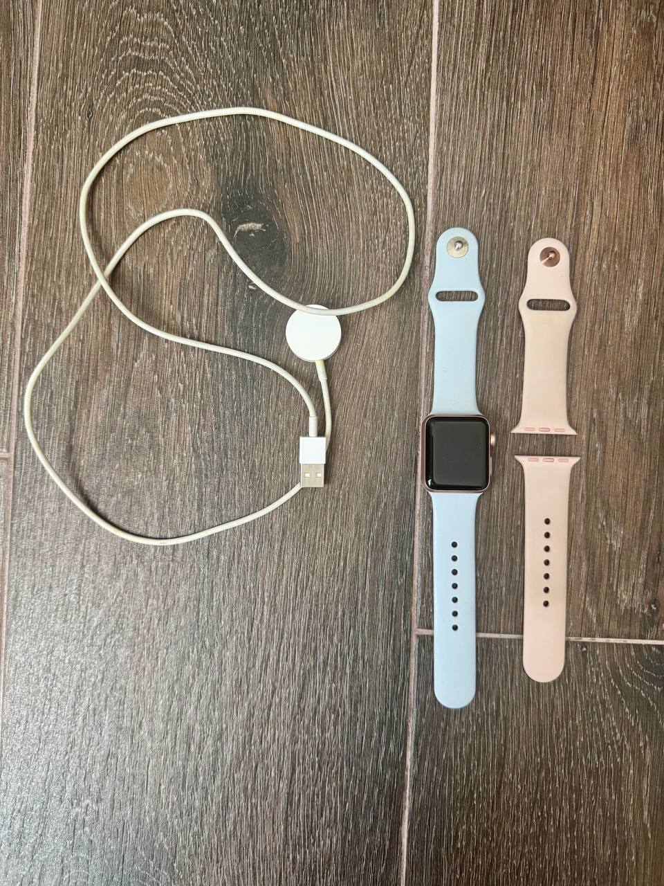 Apple Watch Series 3 38 мм с двумя ремешками