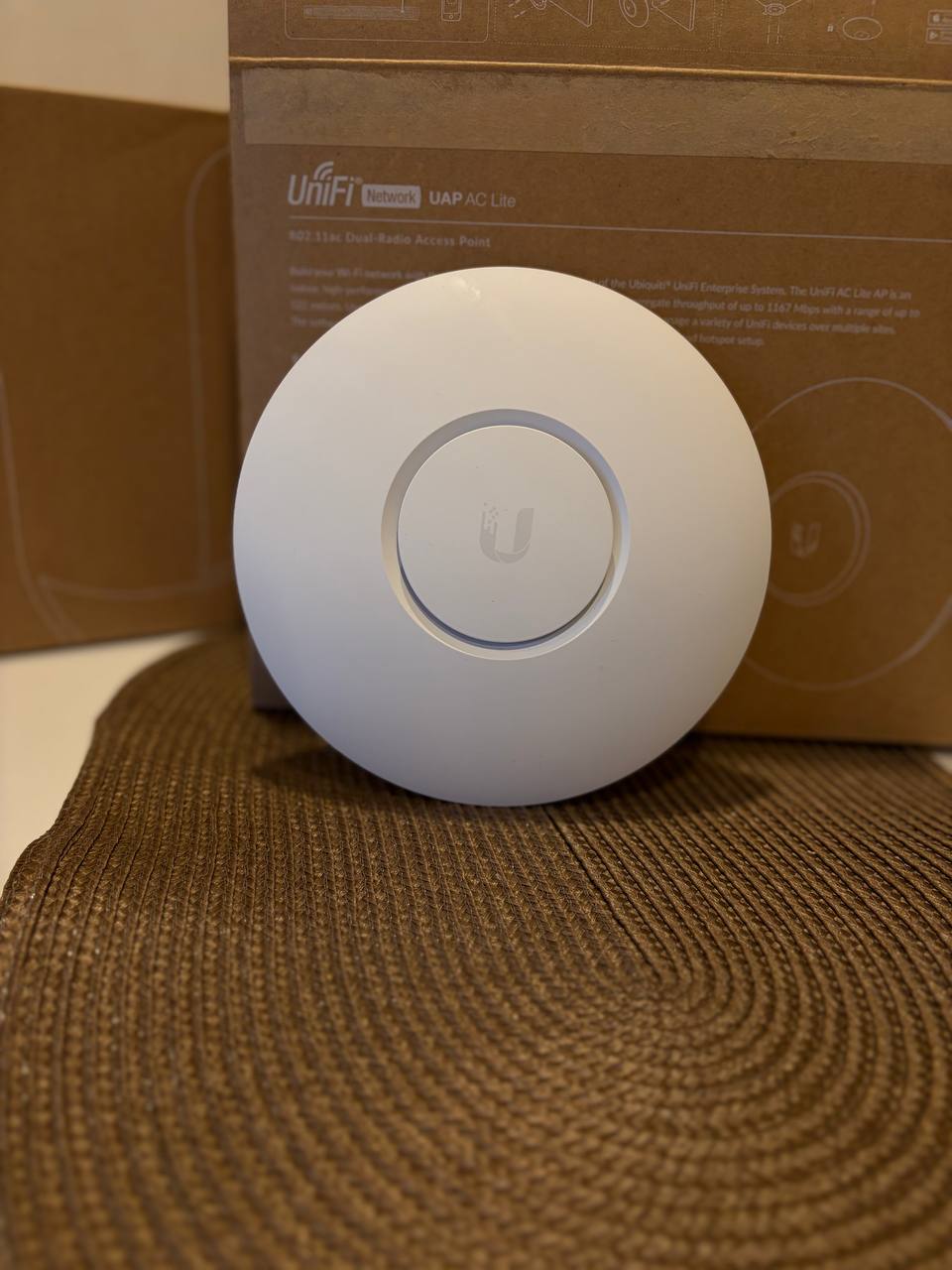 Ubiquiti UniFi UAP-AC-Lite Wi-Fi точка доступа