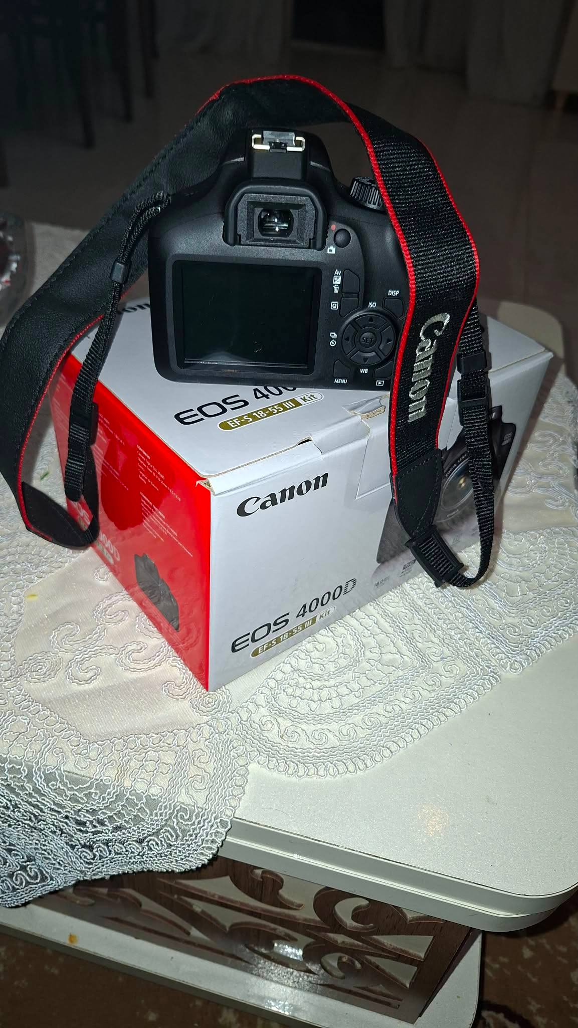 Фотоаппарат Canon EOS 4000D EF-S 18-55 III KIT Black + карта SanDisk 64GB