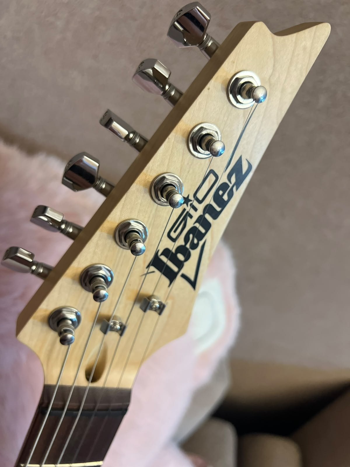 Электрогитара Ibanez Gio с кабелем и медиаторами