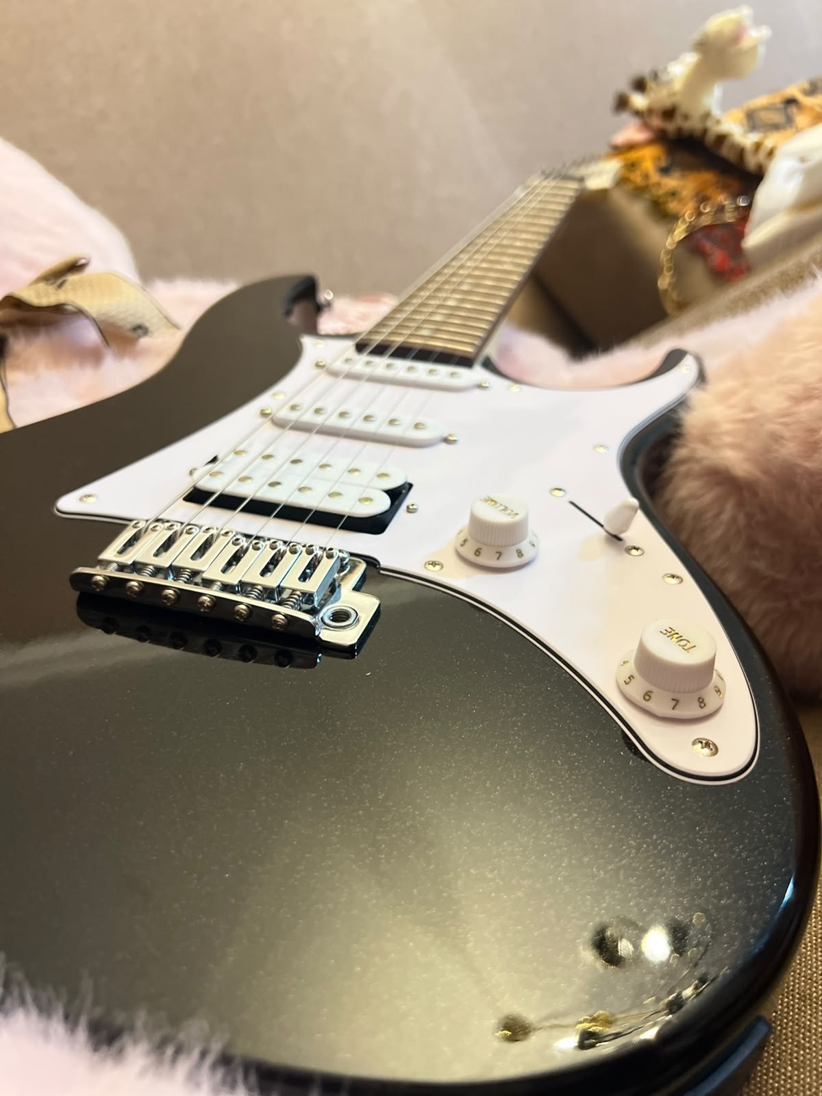 Электрогитара Ibanez Gio с кабелем и медиаторами