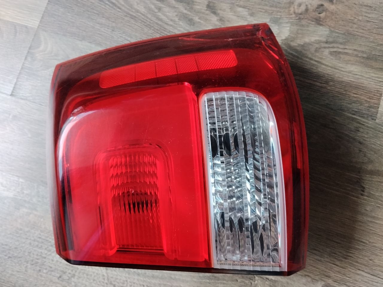 Задний правый фонарь KIA Sorento 2 XM FL