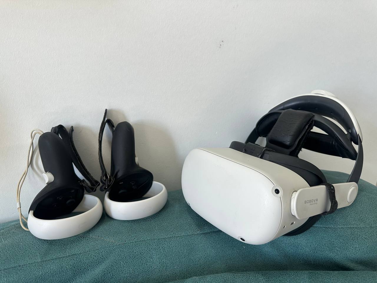 Meta Quest 2 VR-шлем с накладками крепления
