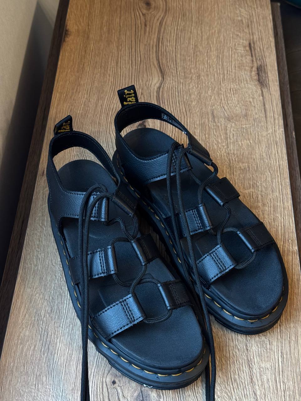 Босоножки на шнуровке Dr Martens, размер 38