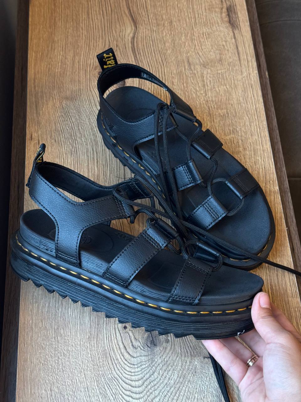 Босоножки на шнуровке Dr Martens, размер 38