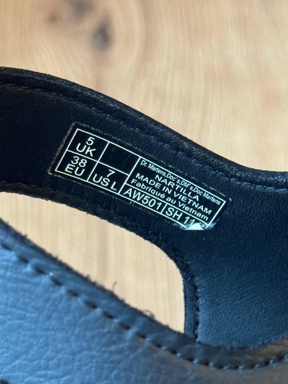 Босоножки на шнуровке Dr Martens, размер 38