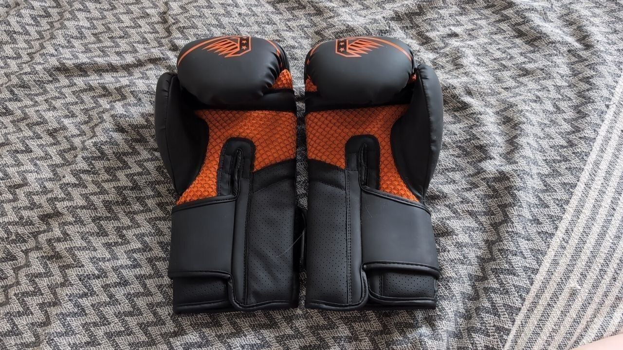 Боксёрские перчатки 16oz