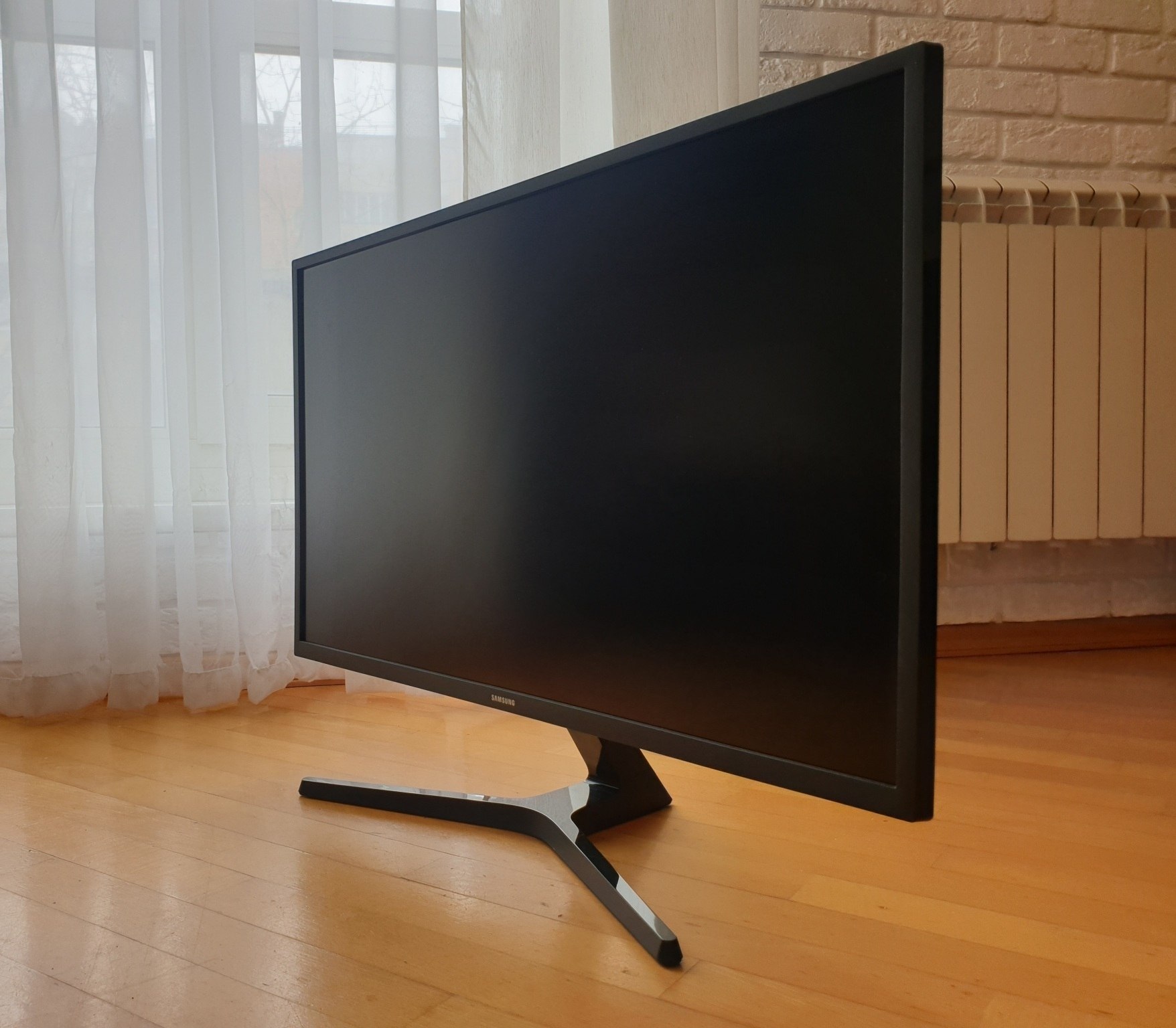 Монитор Samsung U32J590UQI 32" 4K