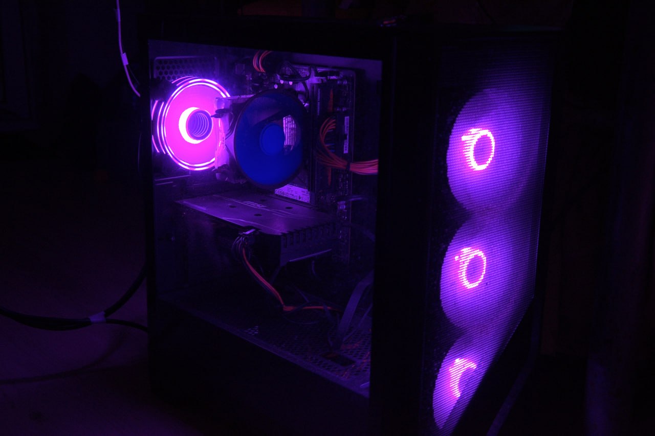 Компьютер с 2 мониторами BenQ и Acer, GTX 1660, Ryzen 5 2600