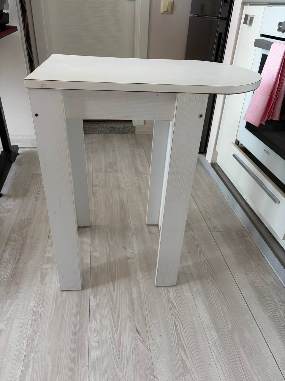 Столик белый из ДСП 40x66x76