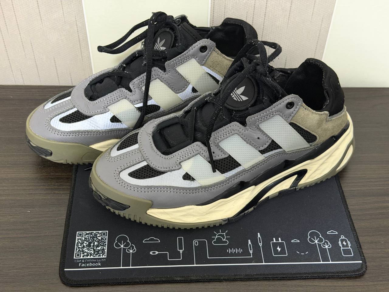 Кроссовки Adidas серые 36-37 размер