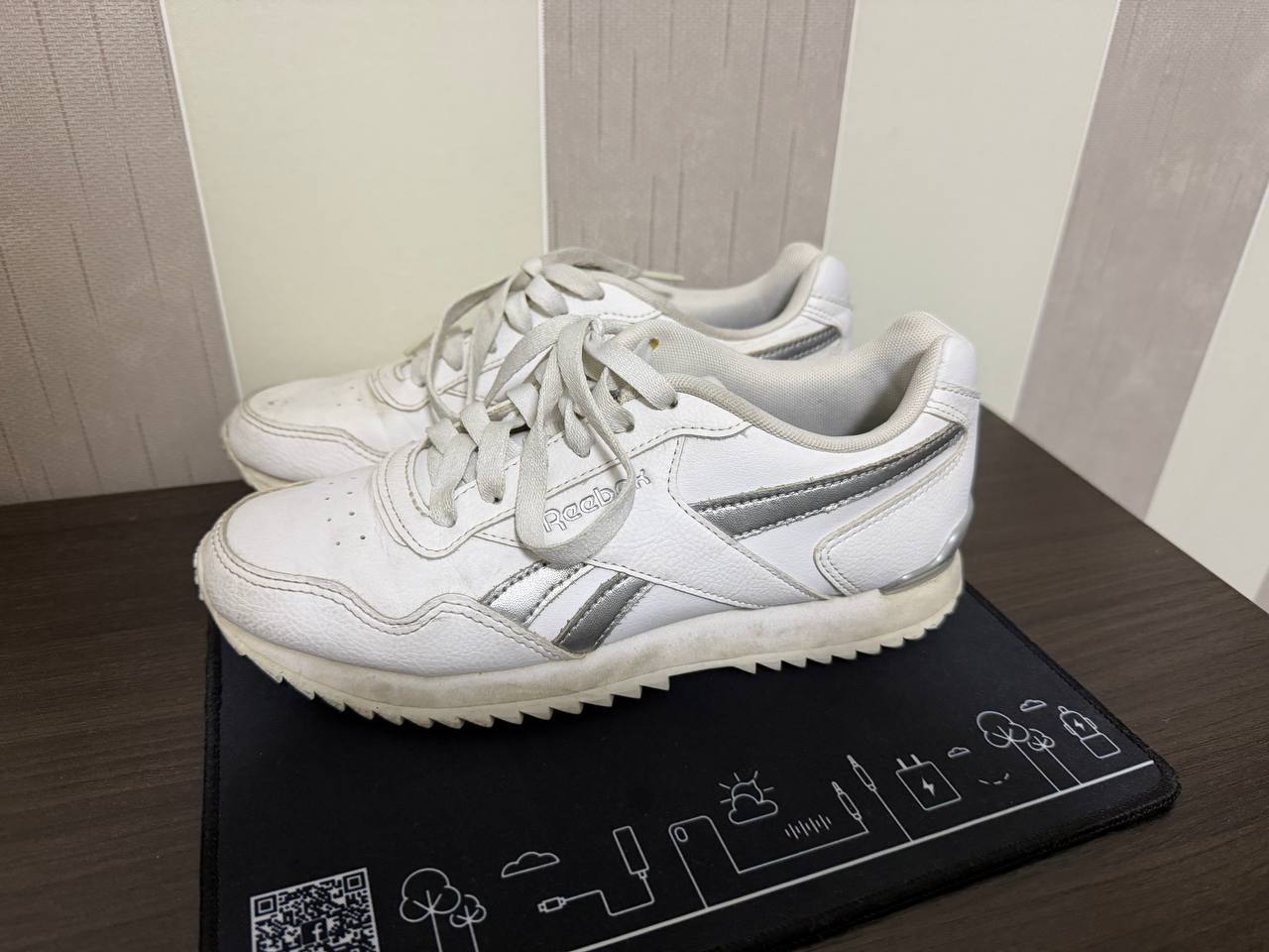 Кроссовки Reebok белые 36-37 размер