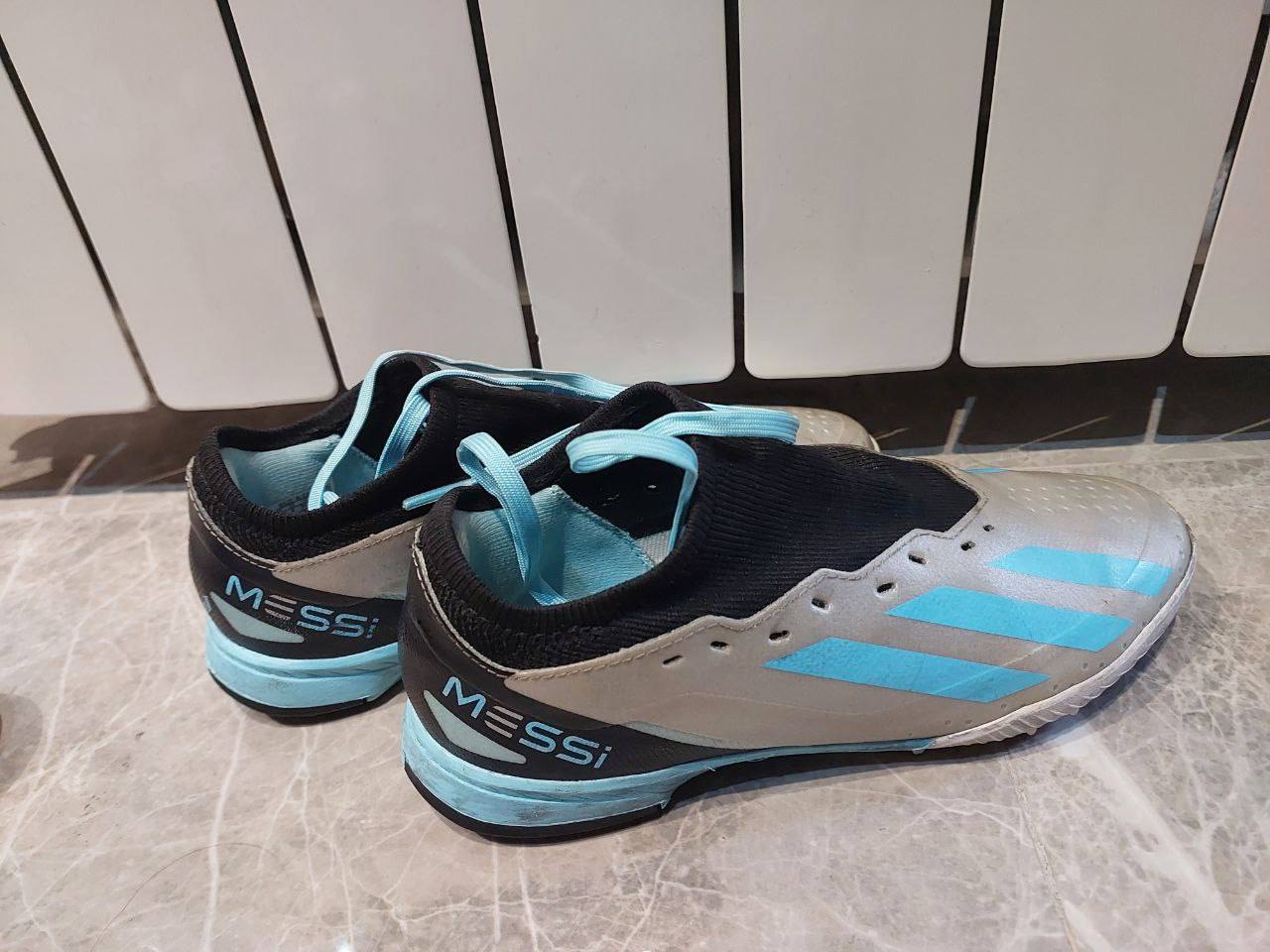 Кроссовки Adidas серые 36-37 размер