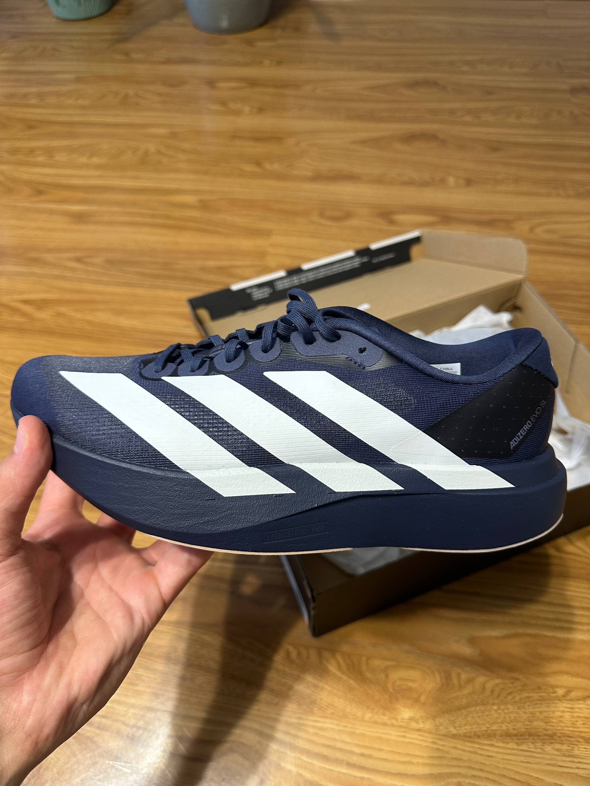 Кроссовки Adidas, размер 42.5