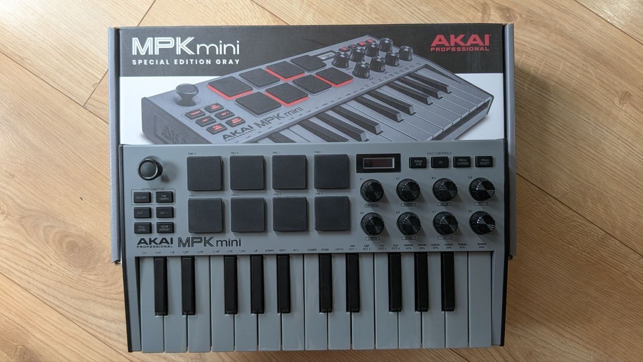 MIDI-клавиатура Akai MPK mini MK3 Gray