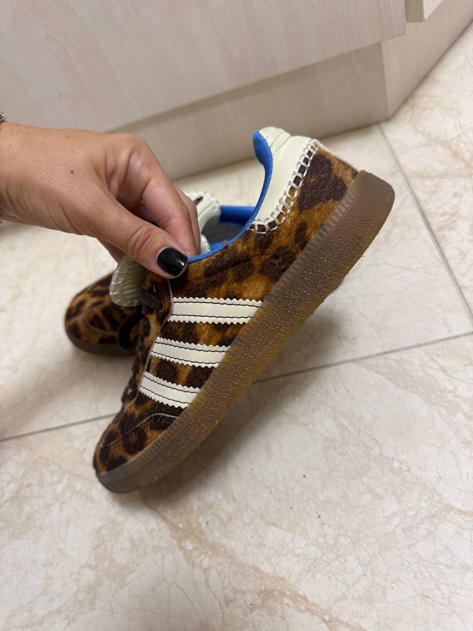 Adidas кроссовки 37 размер