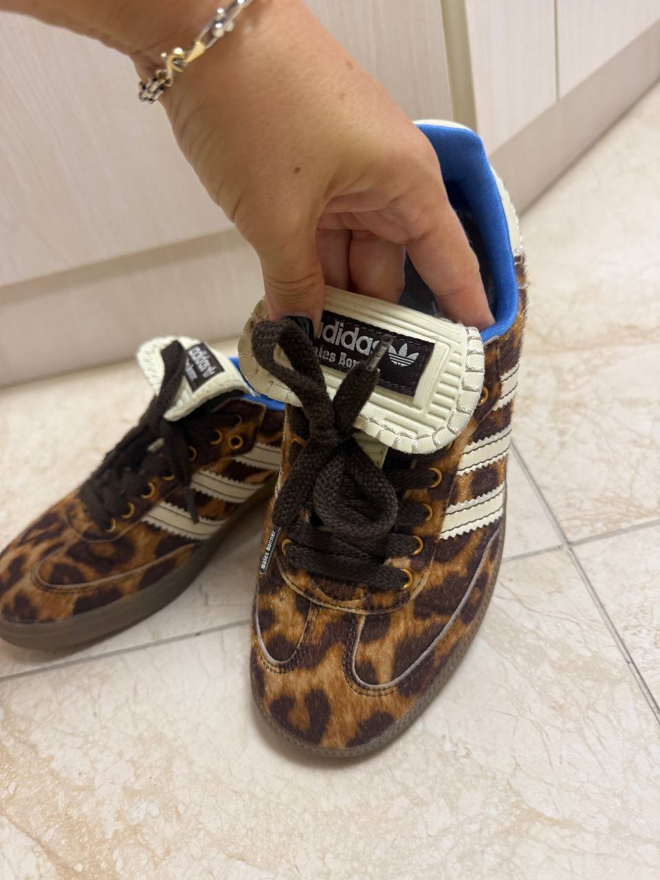 Adidas кроссовки 37 размер