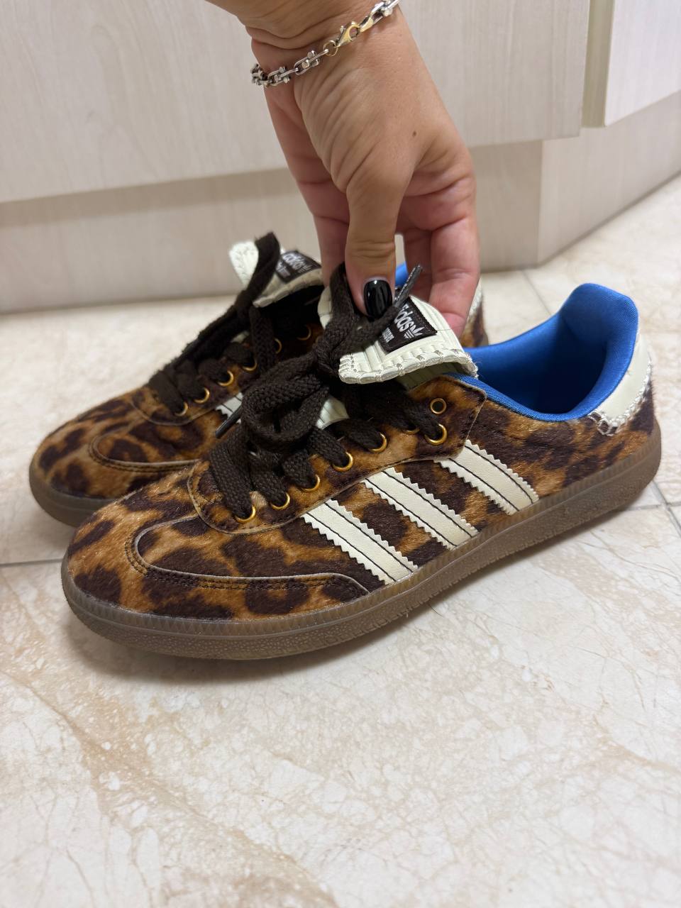 Adidas кроссовки 37 размер