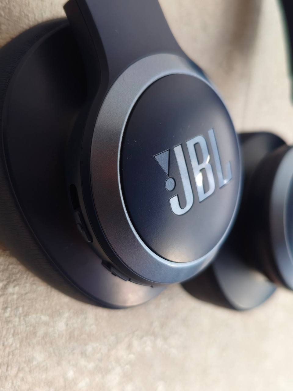 Наушники JBL LIVE770
