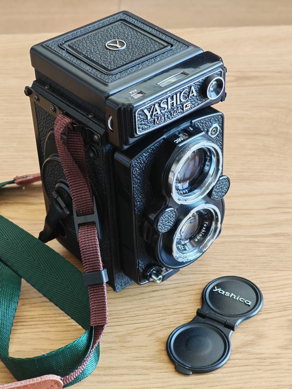 Yashica Mat 124G среднеформатный плёночный фотоаппарат