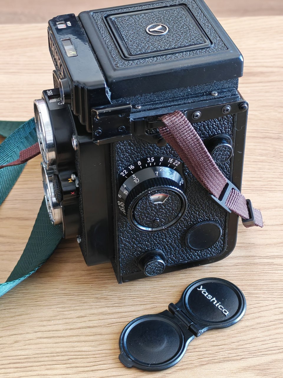 Yashica Mat 124G среднеформатный плёночный фотоаппарат