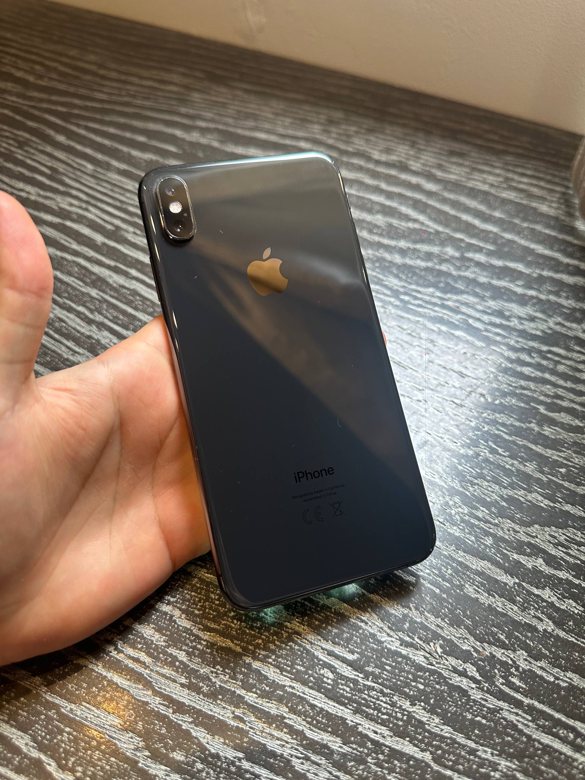 iPhone XS Max 64GB (разбит экран)