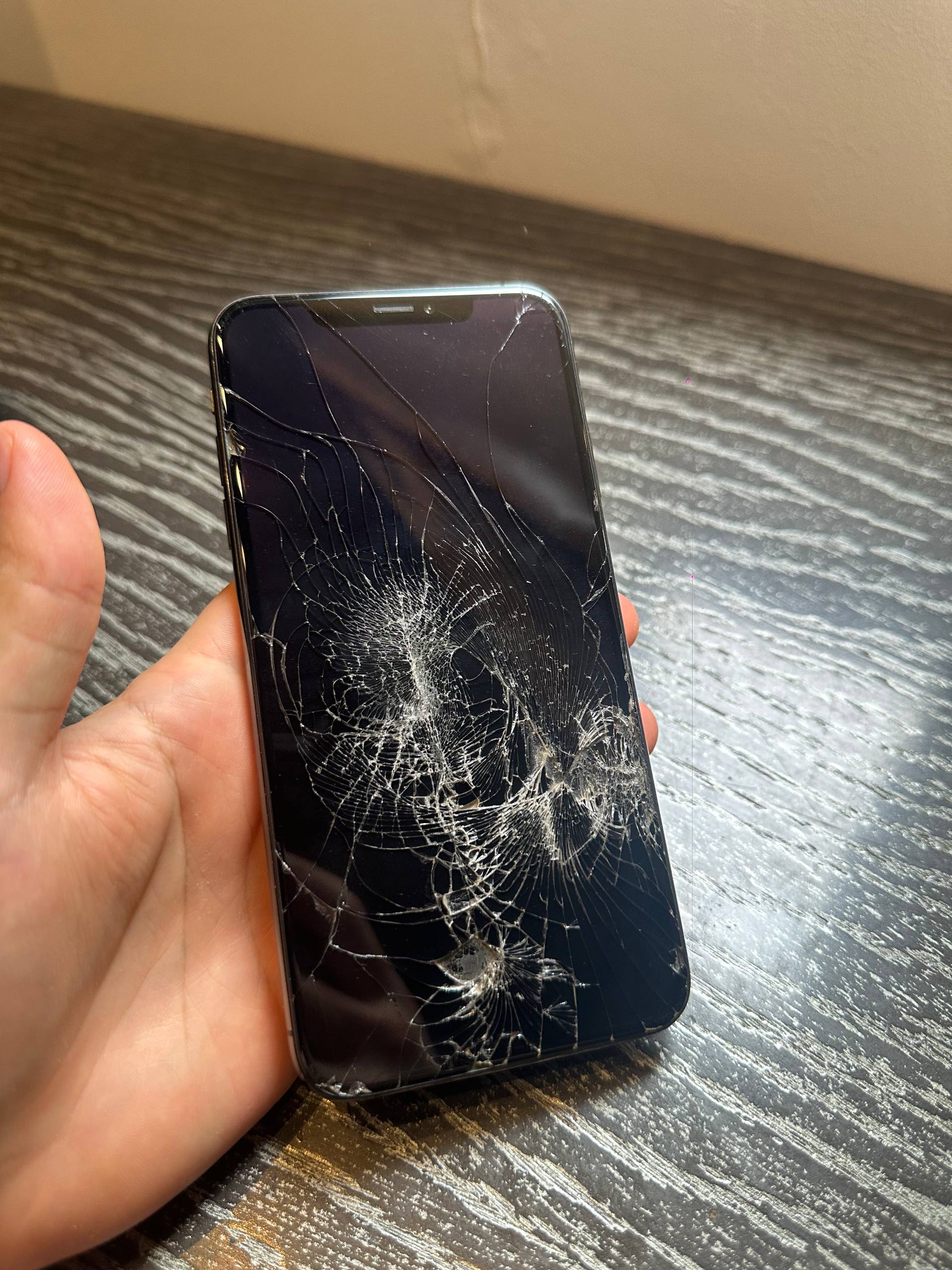 iPhone XS Max 64GB (разбит экран)