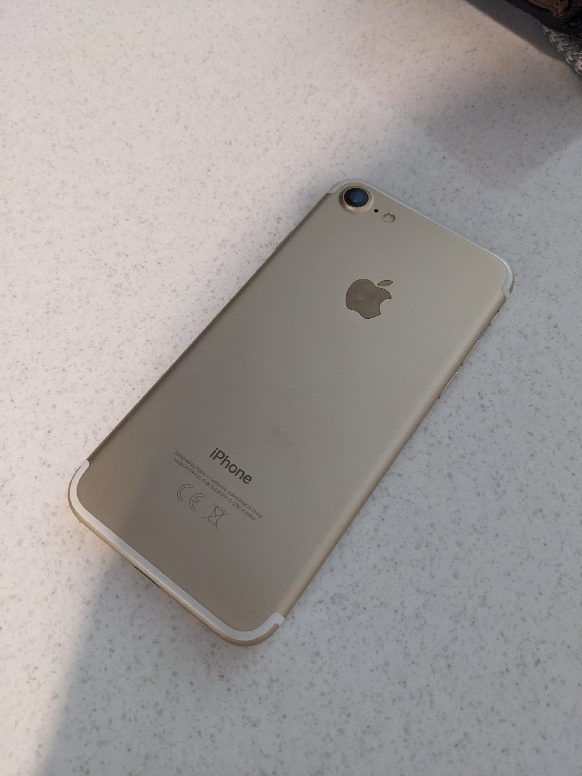 Apple iPhone 7 32 ГБ, золотой