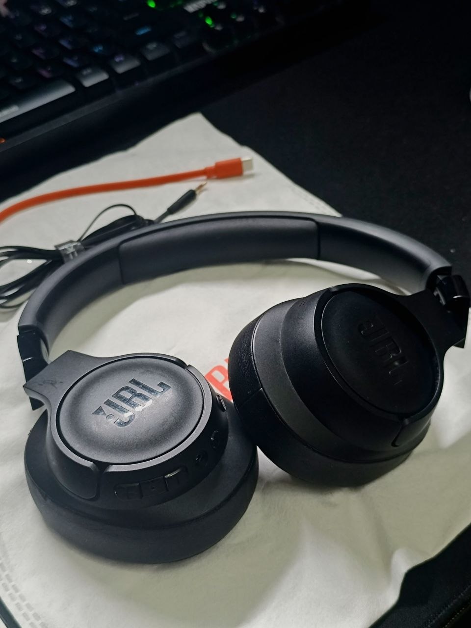JBL Tune 770NC беспроводные наушники с шумоподавлением
