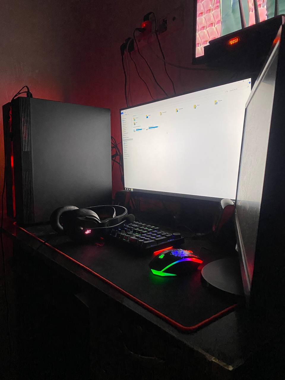 Игровой компьютер: i7-12700F, RX 6600 XT, 16GB RAM, SSD 512GB + мониторы, клавиа