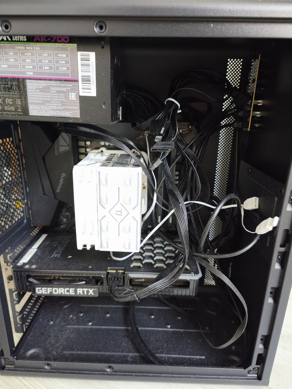 Игровой ПК: Ryzen 5 5600, RTX 3060 Ti, 32GB DDR4 + монитор, клавиатура, мышь