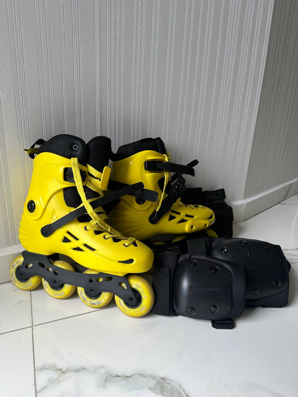Роликовые коньки Micro MT, размер 42-43, с защитой