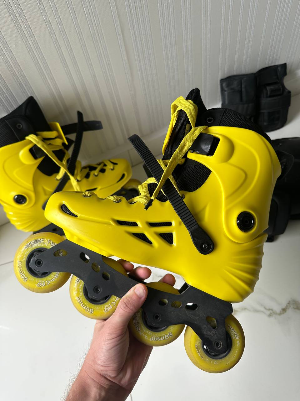Роликовые коньки Micro MT, размер 42-43, с защитой