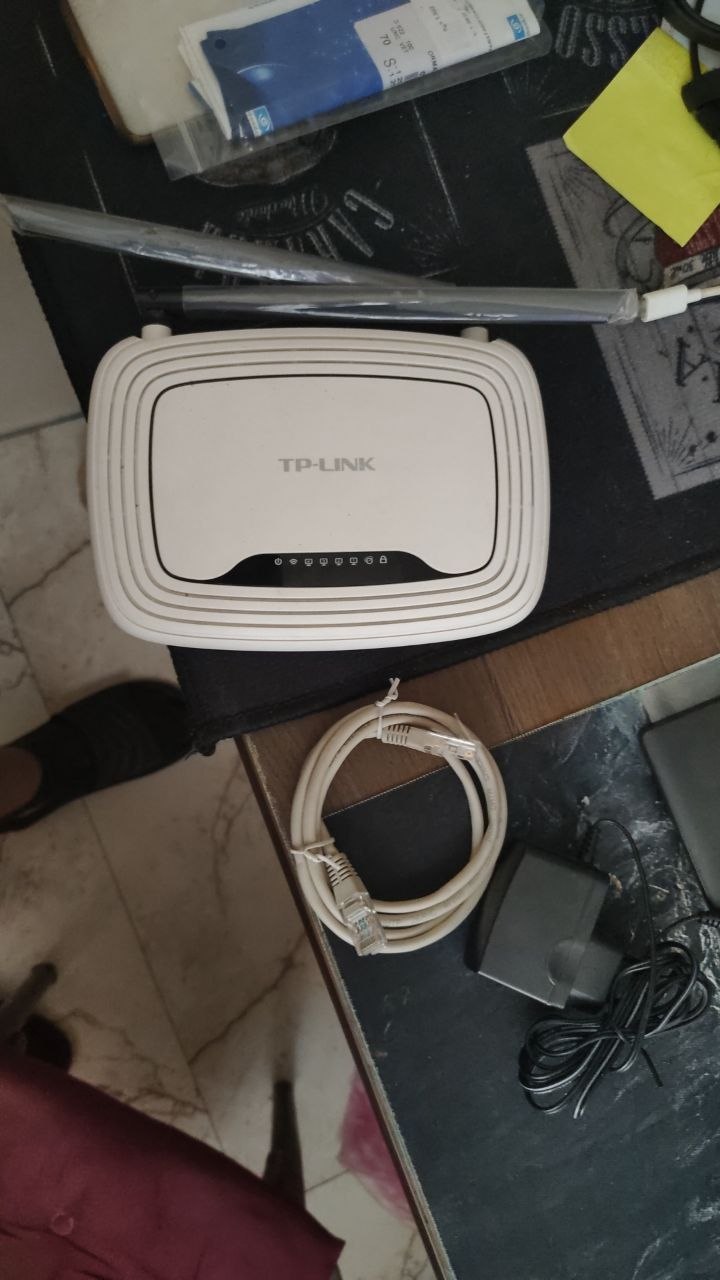 Роутер TP-Link WR841N с патчкордом и блоком питания