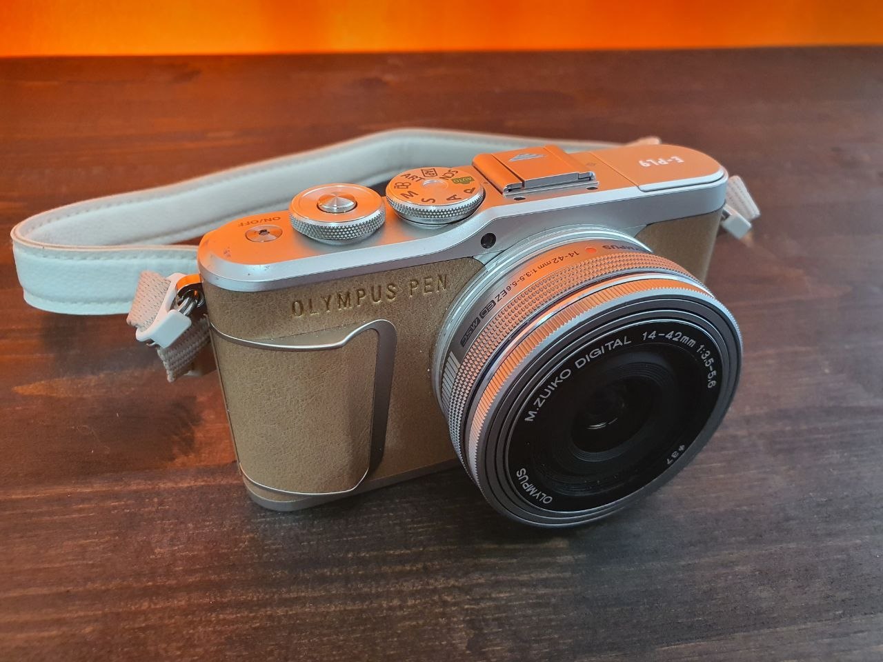 Olympus PEN E-PL9 беззеркальная камера с объективом