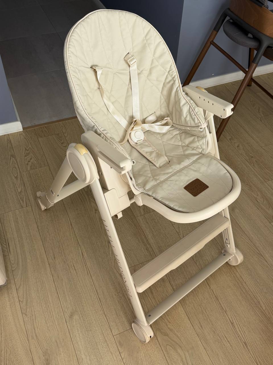 Стульчик для кормления Little Hedonist