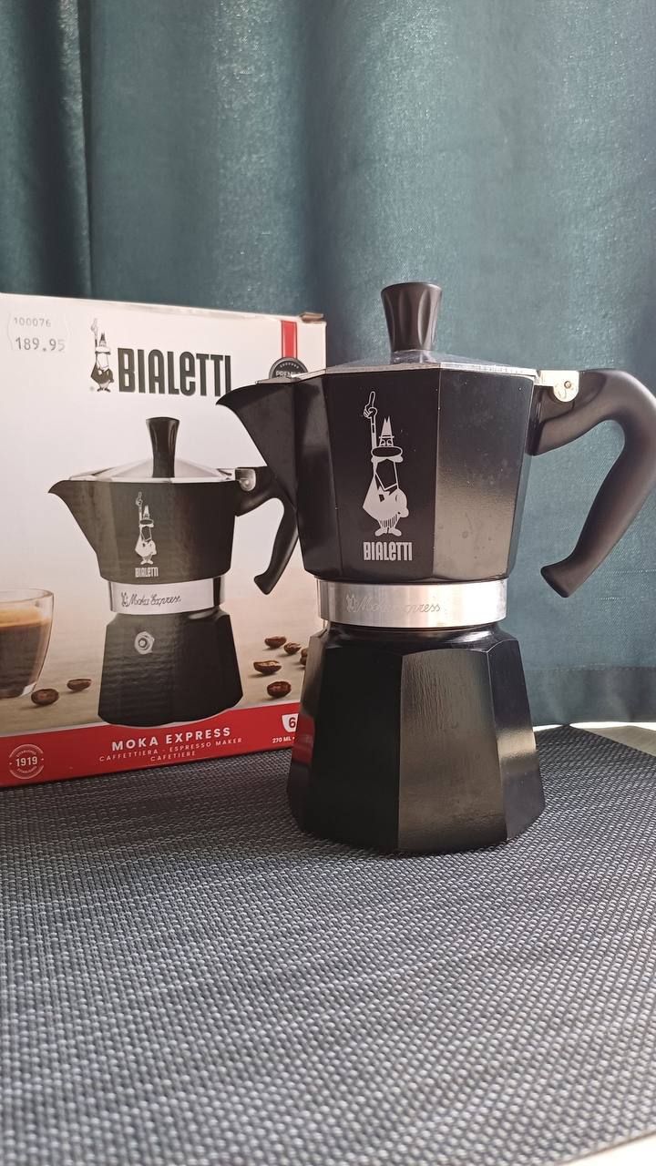 Гейзерная кофеварка Bialetti Moka Express на 6 чашек