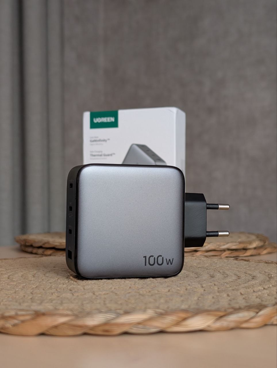 Блок питания UGREEN GaN 100W (3x Type-C, 1x USB-A)